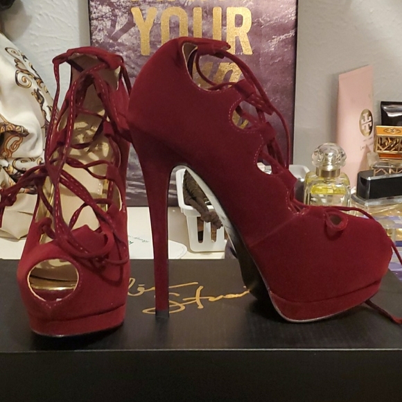 Shoes - Picture 1 of 2